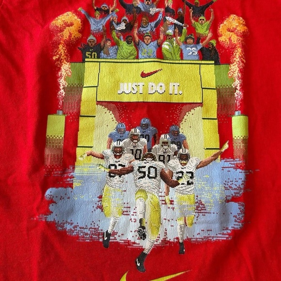 Football scene Nike Red T-Shirt - Size Y Small, Like New Condition - Picture 2 of 5